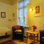 Im Froschhaus Mit Fruehstueckskuechen 3*