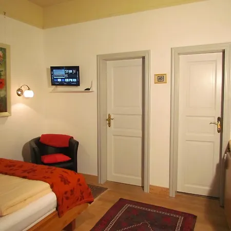 Im Froschhaus Mit Fruehstueckskuechen