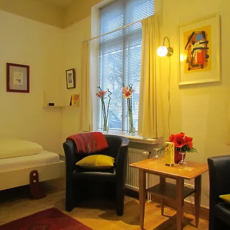 Im Froschhaus Mit Fruehstueckskuechen 3*