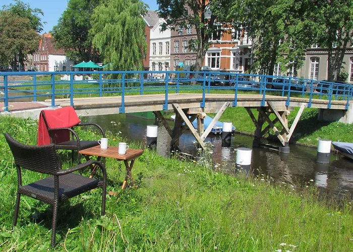 Im Froschhaus Mit Fruehstueckskuechen Friedrichstadt